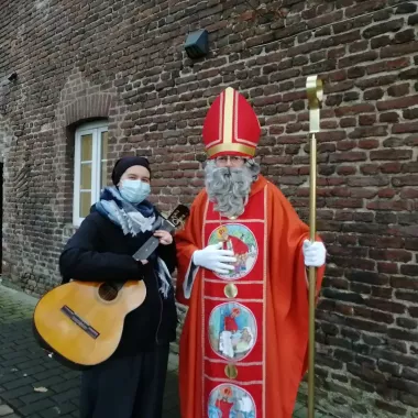 Nikolaus mit oblatischer Unterstützung 